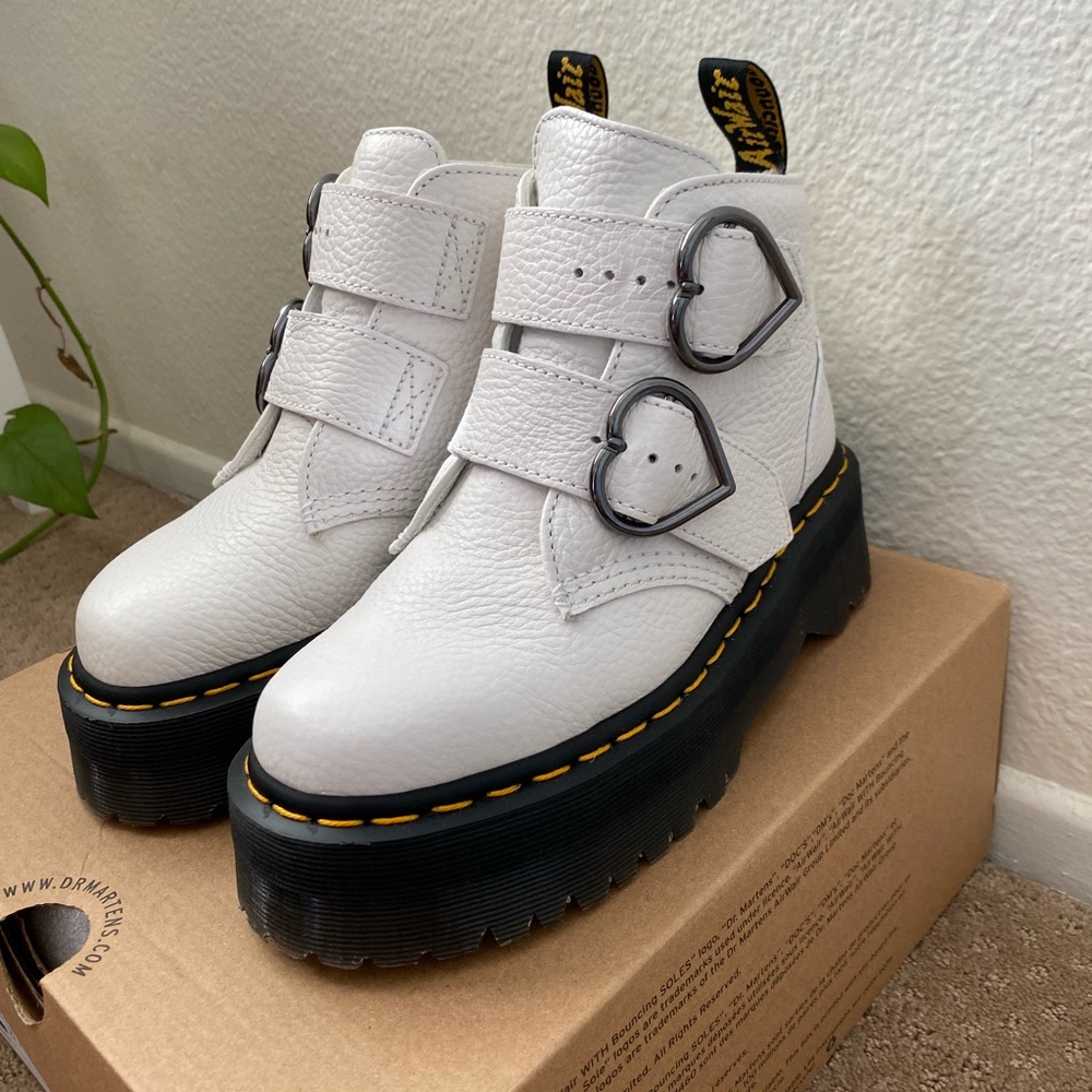Dr. Martens DEVON HEART WHITE PLATFORM BOOTS